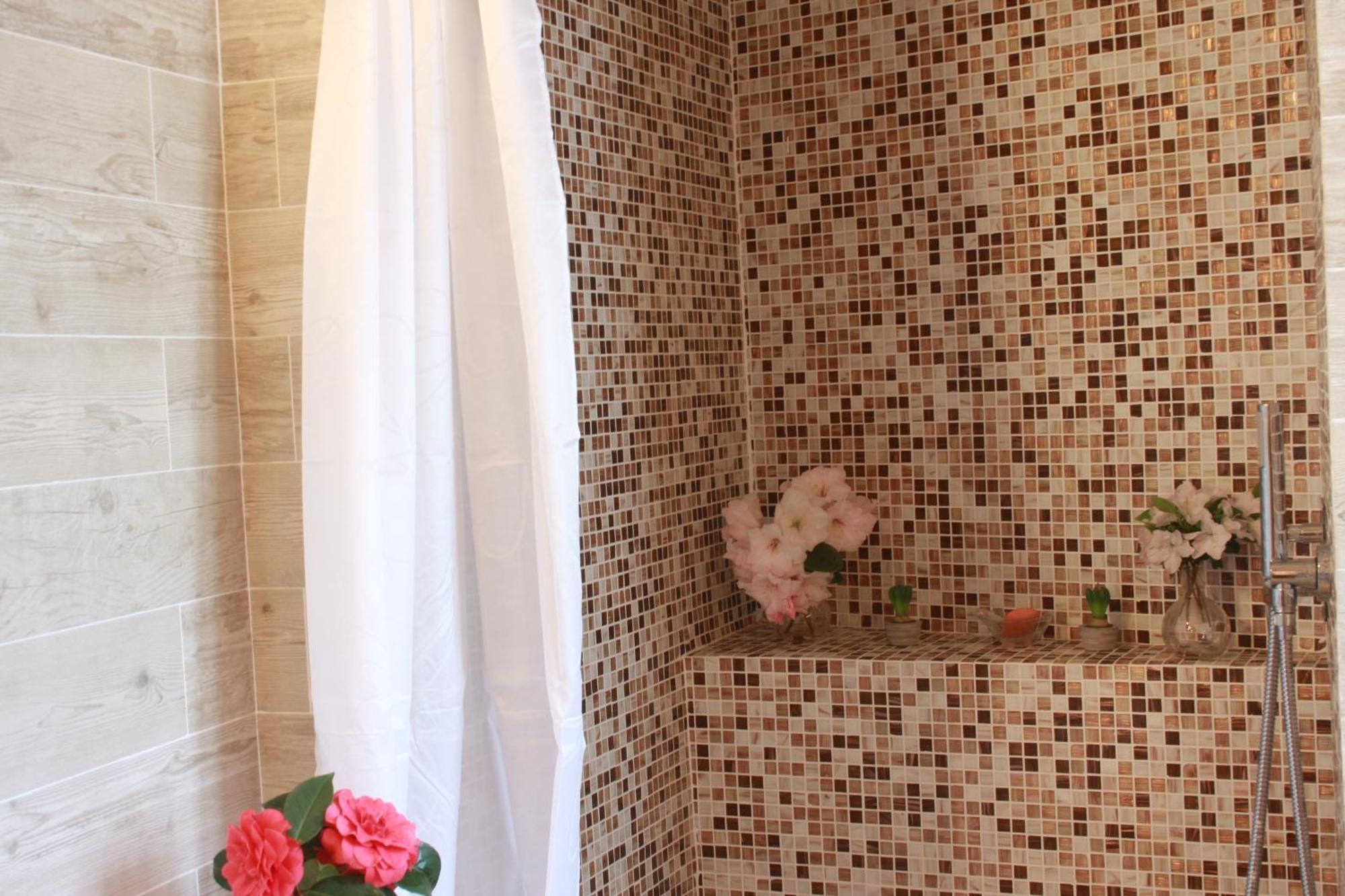 La Camelia D'Oro Apartment ออกเจบบิโอ ภายนอก รูปภาพ